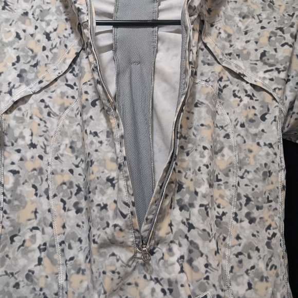 Lululemon Half Zip Pullover size 2 - Picture 7 of 8